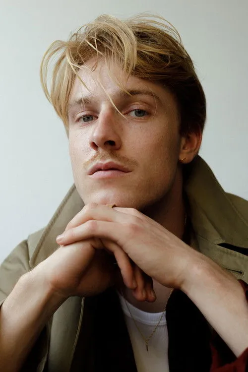 Louis Hofmann photo