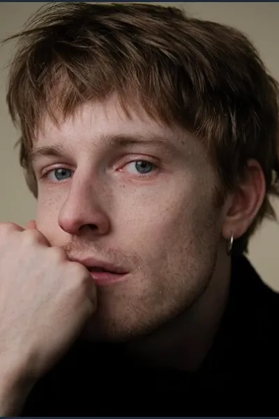 Louis Hofmann photo