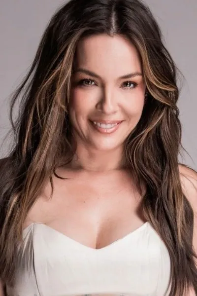 Regiane Alves photo