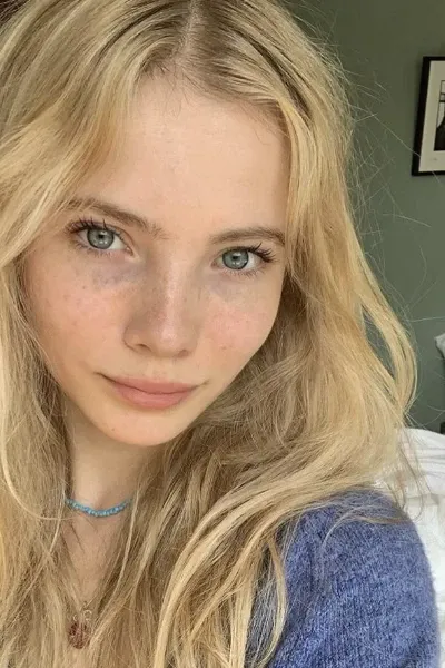 Freya Allen photo