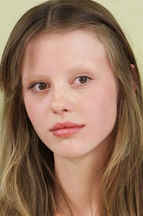 Mia Goth photo