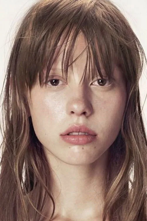 Mia Goth photo