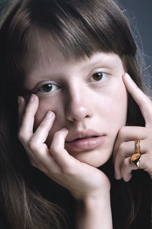 Mia Goth photo
