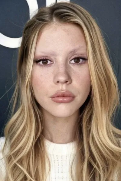 Mia Goth photo