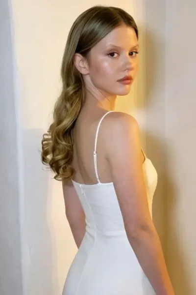 Mia Goth photo