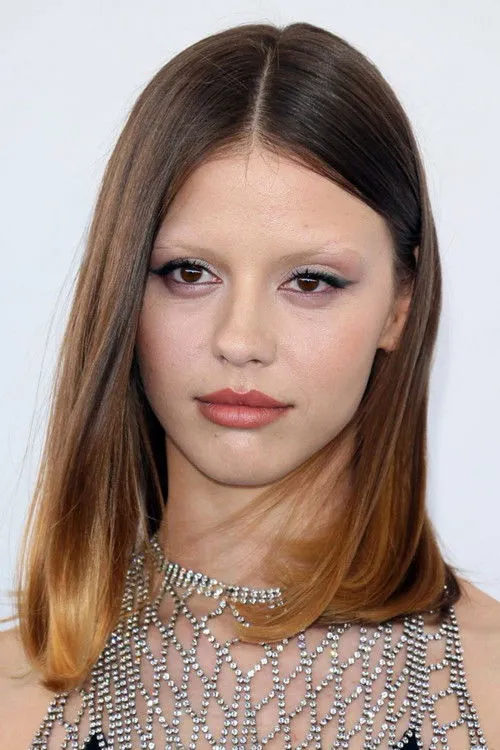 Mia Goth photo