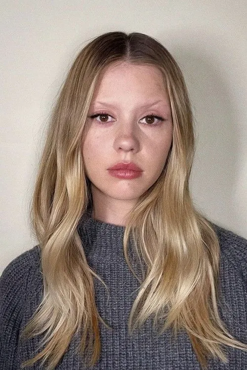 Mia Goth photo