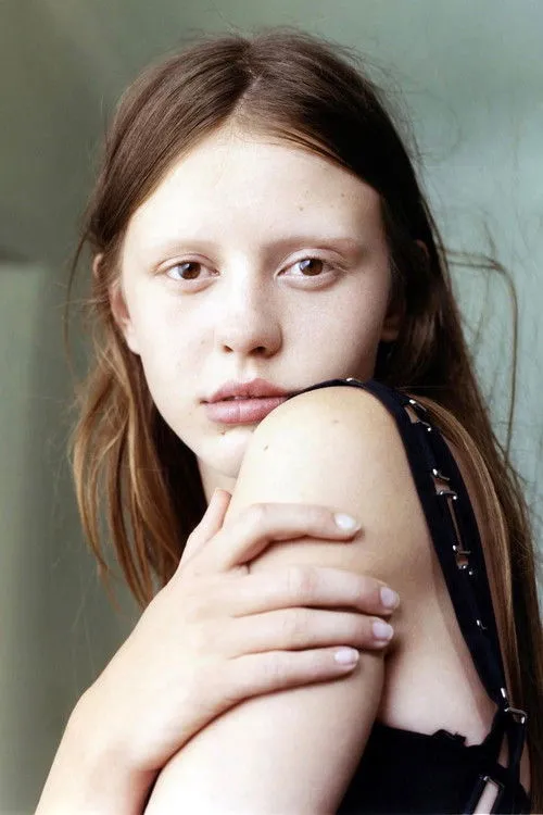 Mia Goth photo