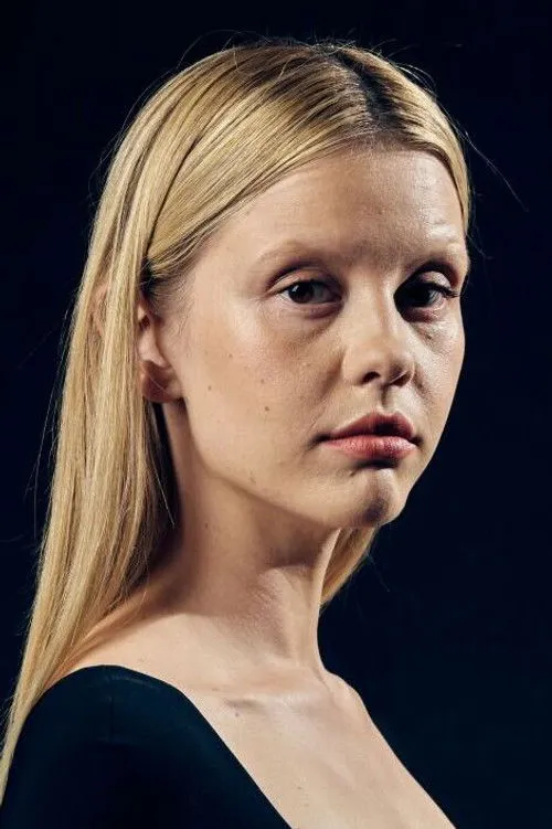 Mia Goth photo