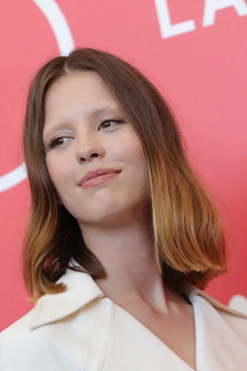 Mia Goth photo