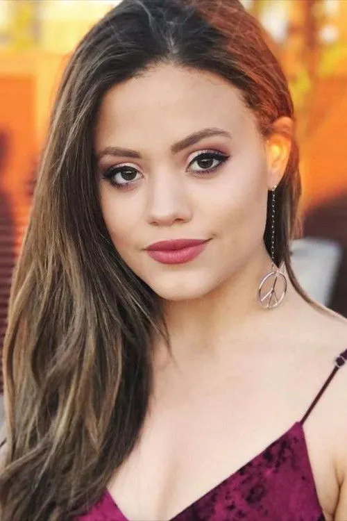 Sarah Jeffery photo
