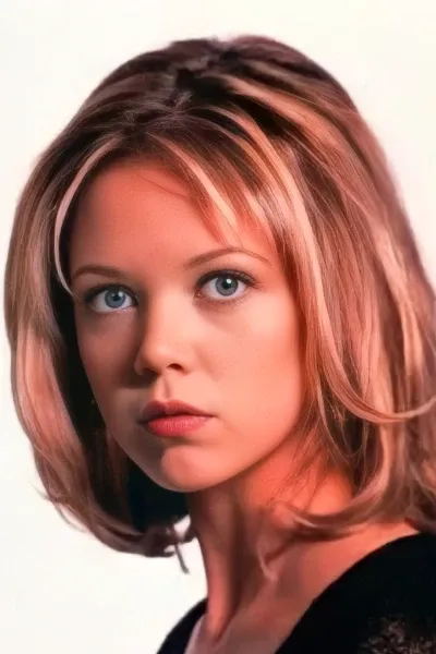 Emily Bergl photo
