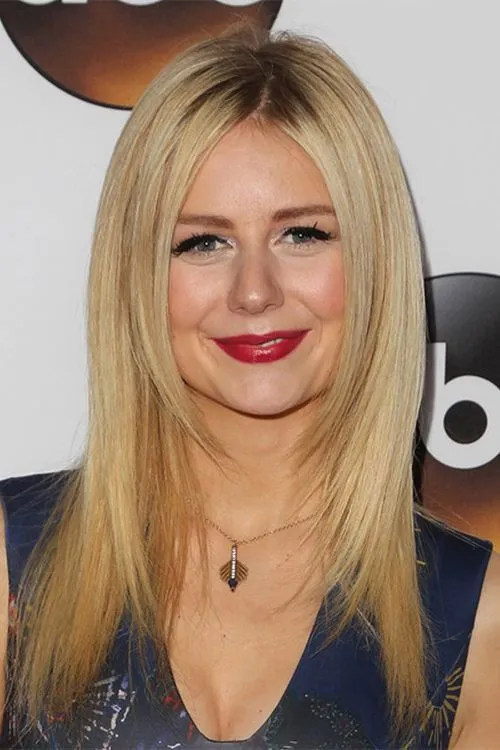 Justine Lupe photo