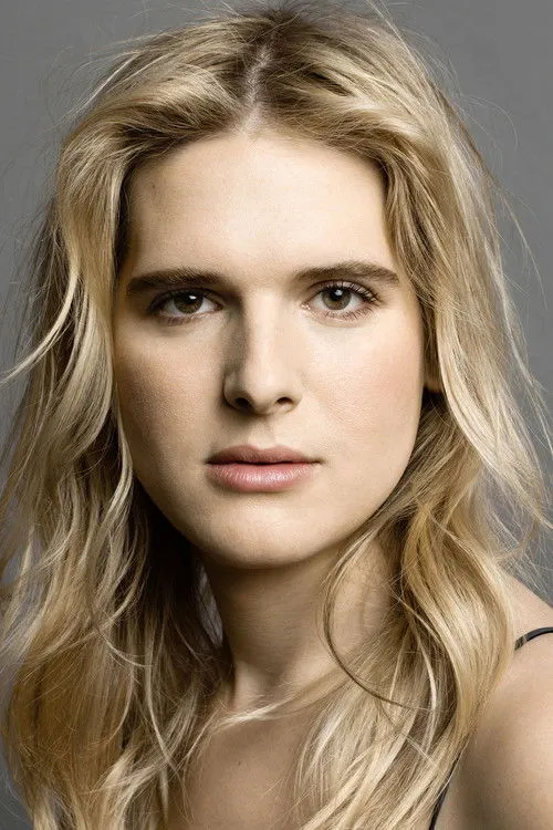 Hari Nef photo