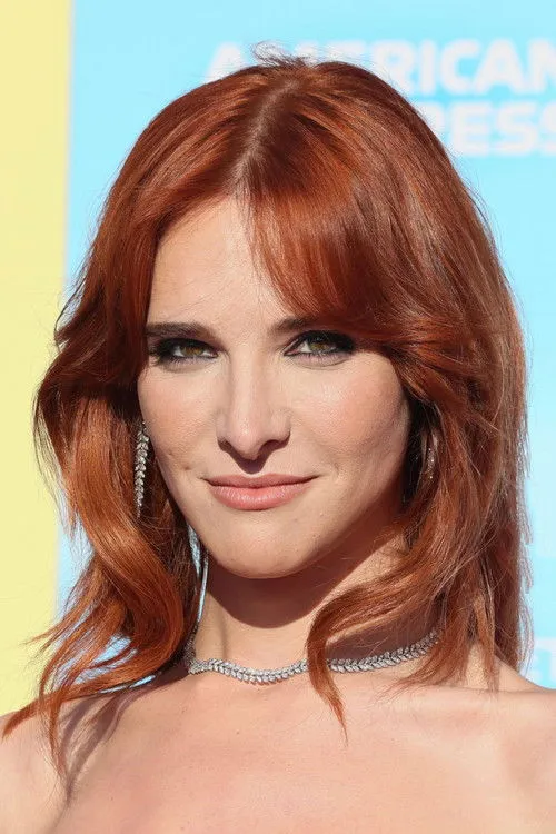 Hari Nef photo