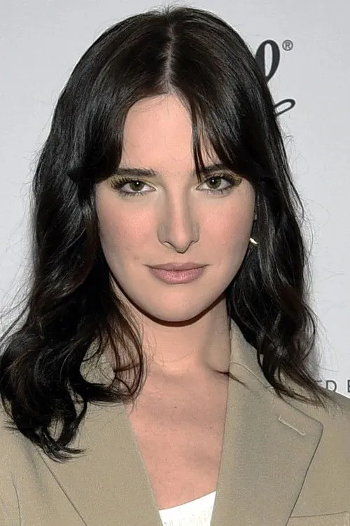 Hari Nef photo
