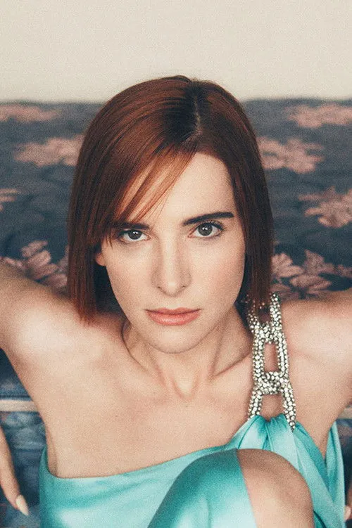 Hari Nef photo