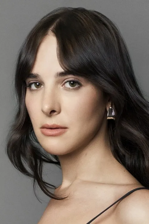 Hari Nef photo