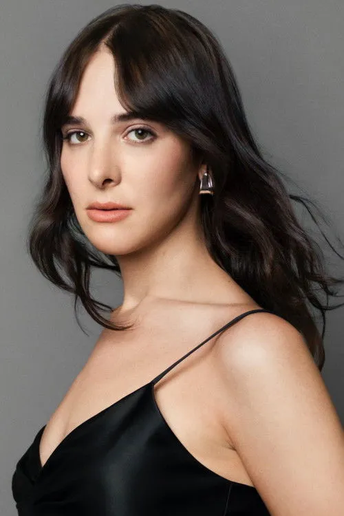 Hari Nef photo