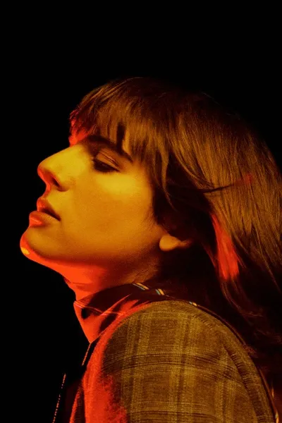 Hari Nef photo