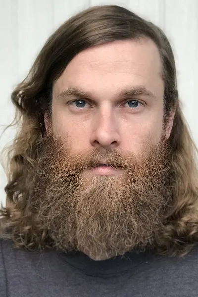 Elijah Ungvary photo