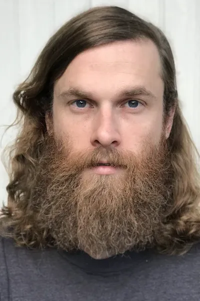 Elijah Ungvary photo