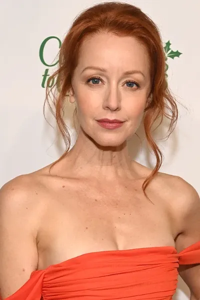 Lindy Booth photo