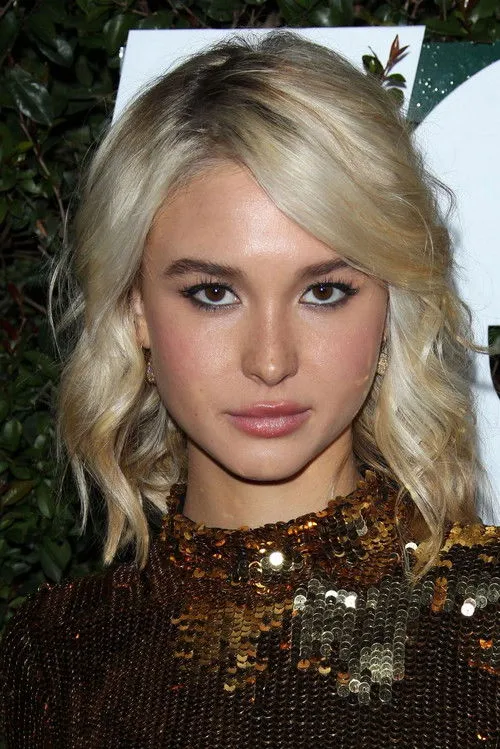 Isabel May photo