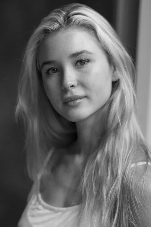 Isabel May photo