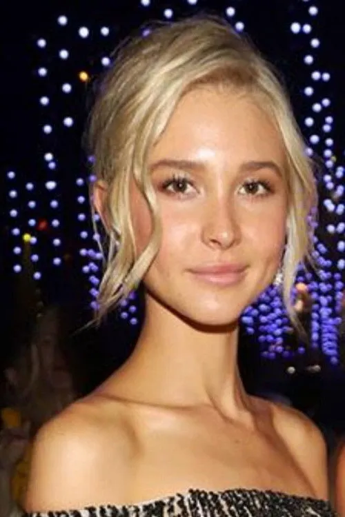 Isabel May photo