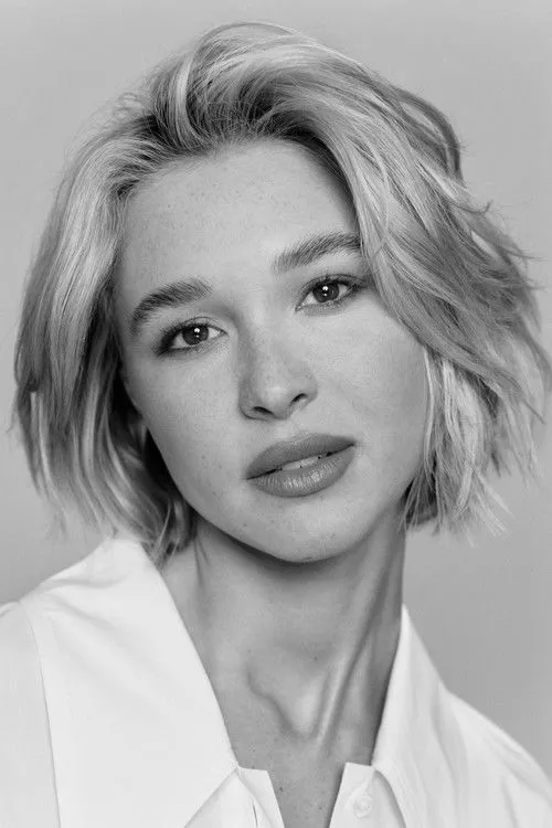 Isabel May photo