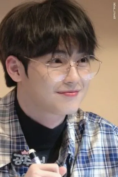 Shin Jun Seop photo