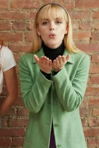 Kiernan Shipka photo