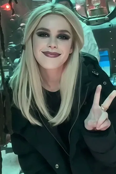 Kiernan Shipka photo