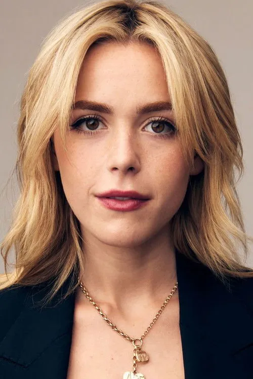 Kiernan Shipka photo