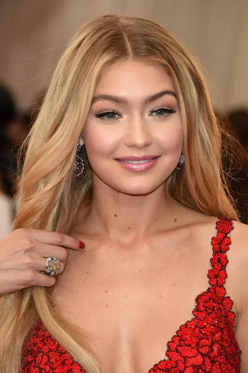 Gigi Hadid photo