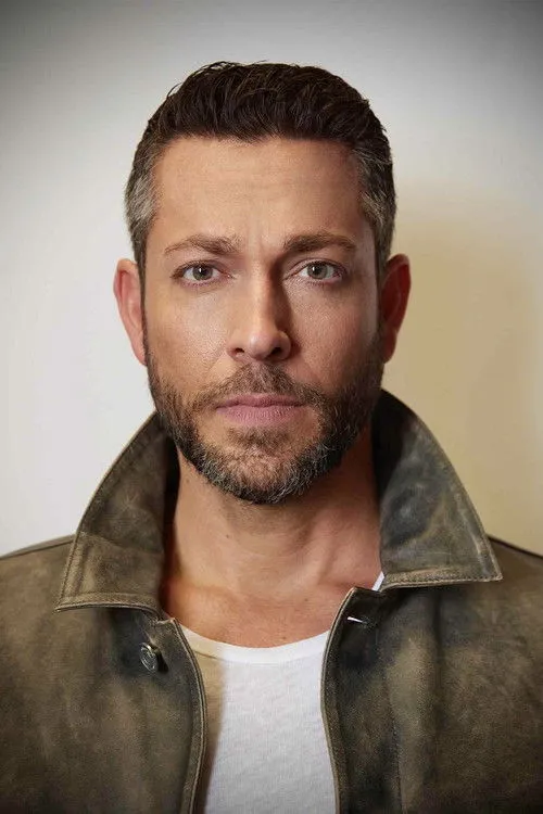 Zachary Levi photo