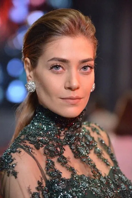 Öznur Serçeler photo