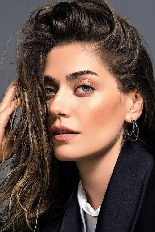 Öznur Serçeler photo
