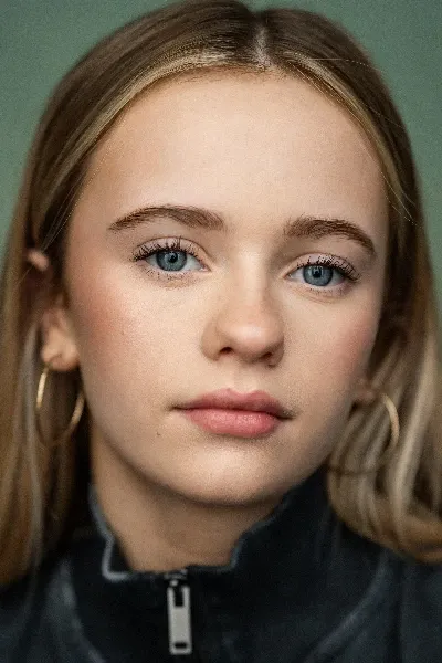 Darcey Porter-Cassidy photo