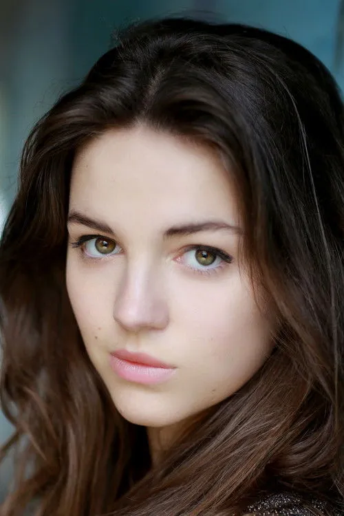 Ella Hunt photo