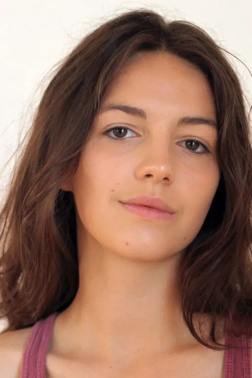 Ella Hunt photo