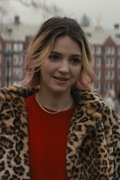 Ella Hunt photo