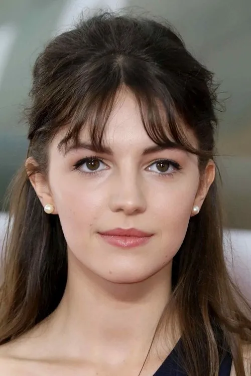 Ella Hunt photo