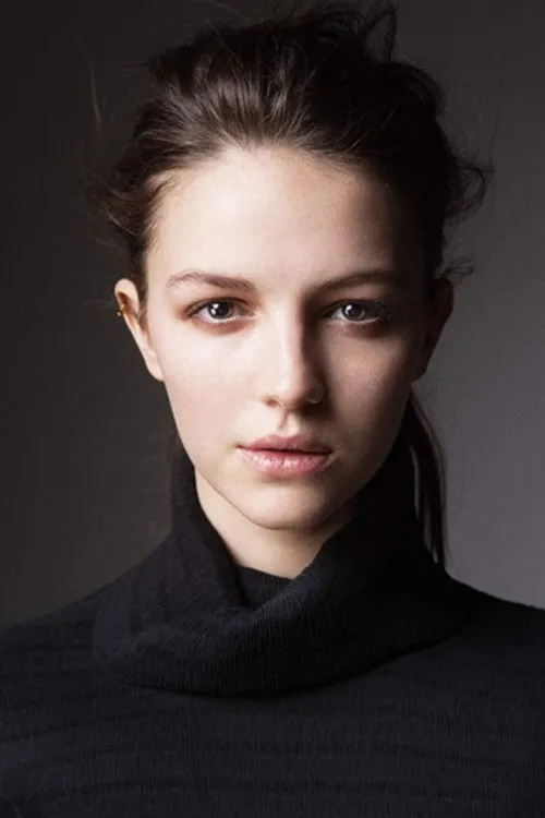 Ella Hunt photo