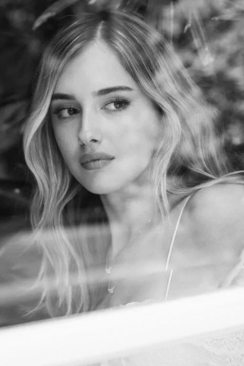 Julia Butters photo