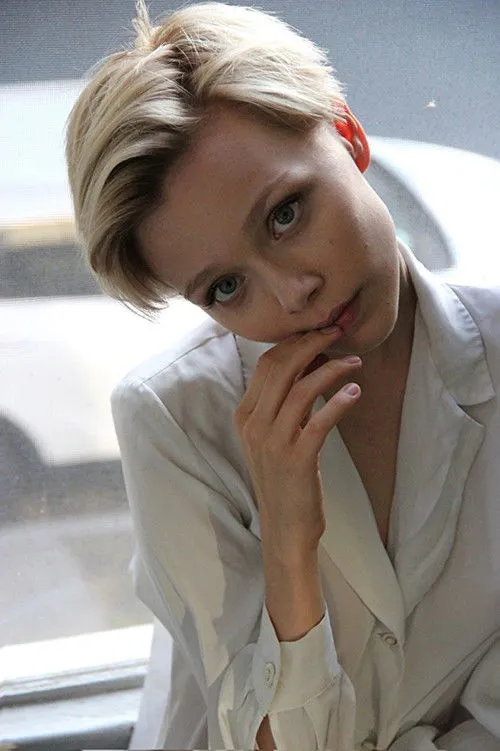 Ivanna Sakhno photo