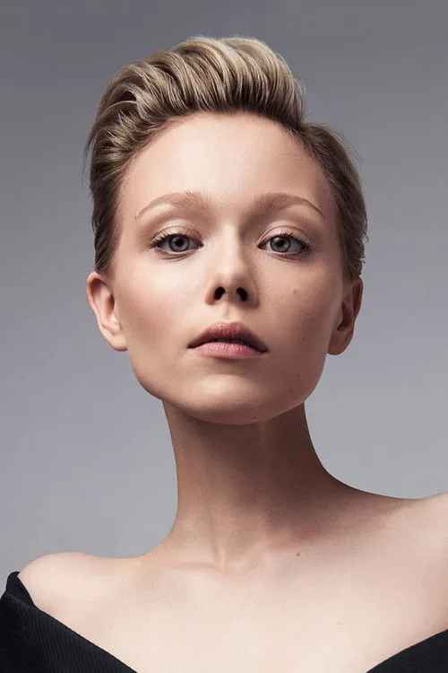 Ivanna Sakhno photo