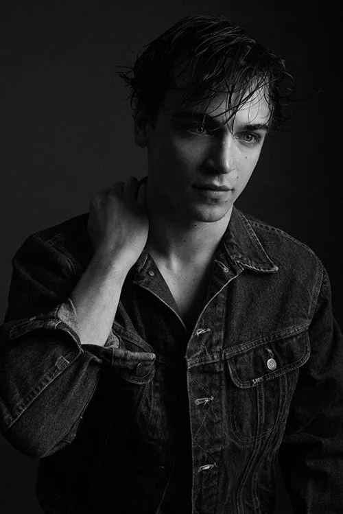 Sean Grandillo photo