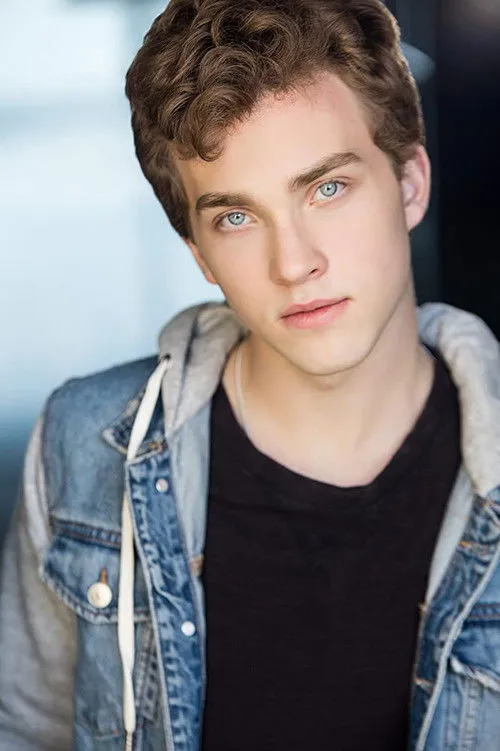 Jordan Elsass photo